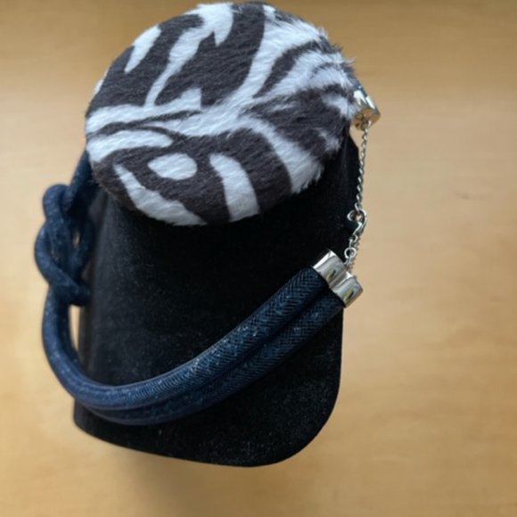 Swarovski Blue Necklace - Picture 4 of 8